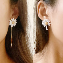 Load image into Gallery viewer, Cute Daisy Jewelry Set - Necklace Earrings Bracelet Ring
